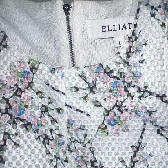 Elliatt Euphoria Floral Dress - Picture 7 of 7